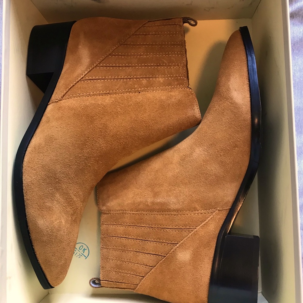 Marc Fisher NEW tan suede boots, size 7 US